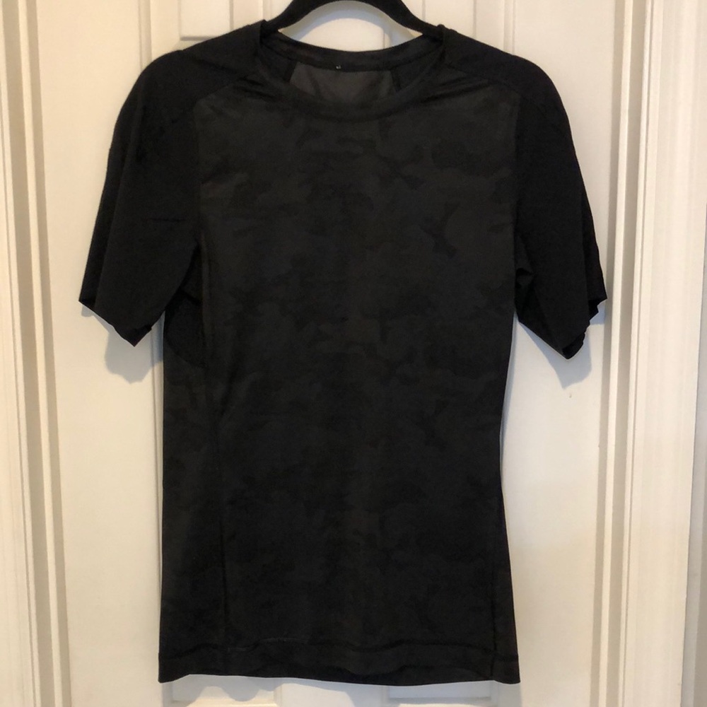 Men’s Black Camouflage Lululemon Training T-Shirt - Size M